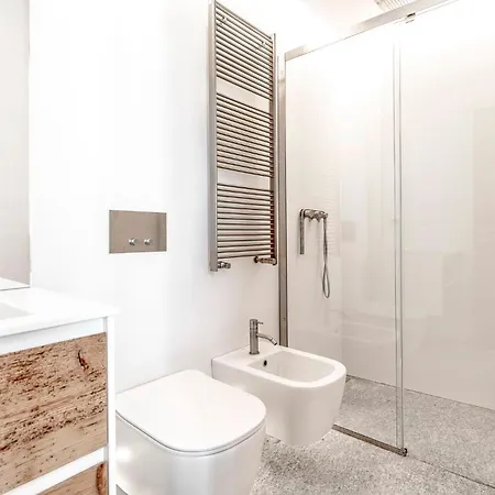 Apartment 15 *